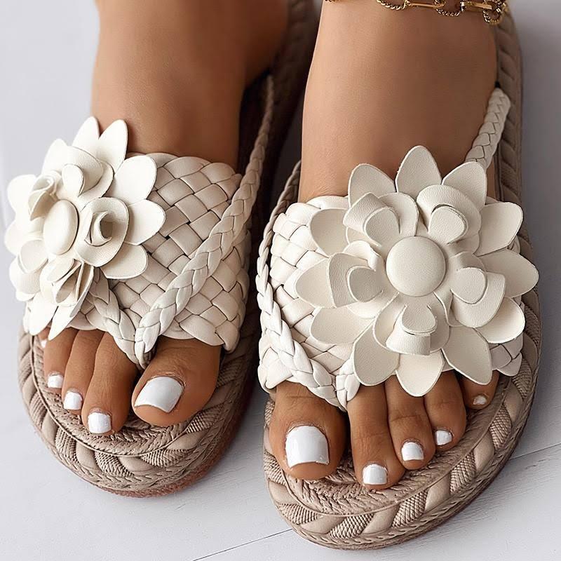 Women's Flower Flat Flip Flops - fits